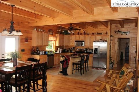302 Spring Mountain Trl, Lansing, NC 28643 photo 6