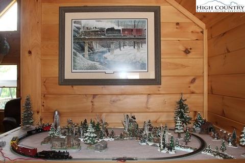 302 Spring Mountain Trl, Lansing, NC 28643 photo 7