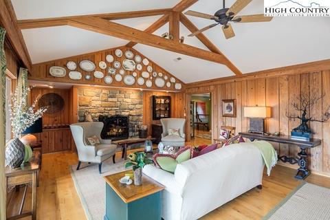 2446 Hickory, Boone, NC 28607 photo 4