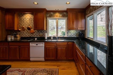 2446 Hickory, Boone, NC 28607 photo 5