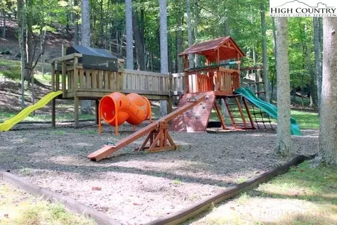 107 Laurel Cir W, Deep Gap, NC 28618 photo 21