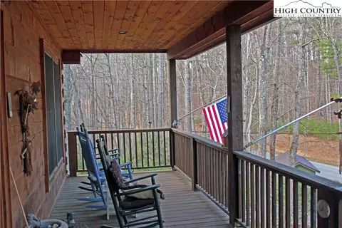 107 Laurel Cir W, Deep Gap, NC 28618 photo 3