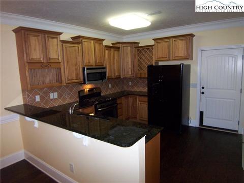 2006 Talbot Ln, Hickory, NC 28602 photo 2