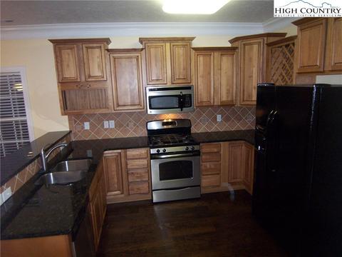2006 Talbot Ln, Hickory, NC 28602 photo 3