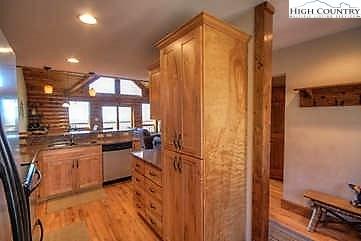 105 Lower Snowbird Trl, Beech Mountain, NC 28604 photo 12