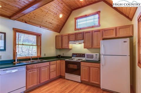 140 Hawk Ter, Vilas, NC 28692 photo 10