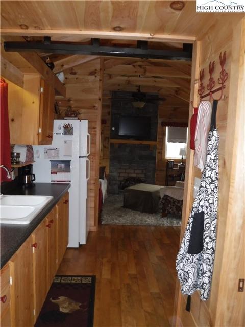 497 Buttons Ln, Sparta, NC 28675 photo 5