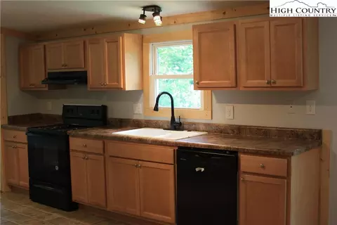 1721 Vanderpool Rd, Vilas, NC 28692 photo 4