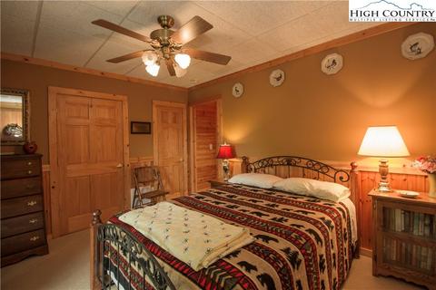 212 Hickory Hollow Rd, Purlear, NC 28665 photo 16
