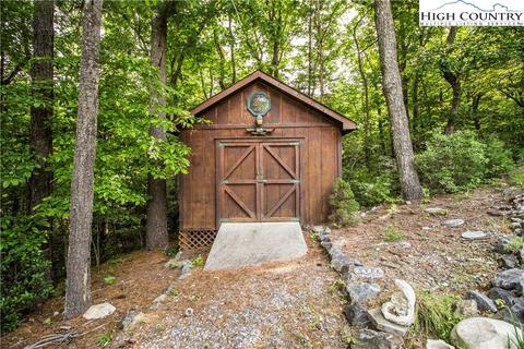 212 Hickory Hollow Rd, Purlear, NC 28665 photo 9