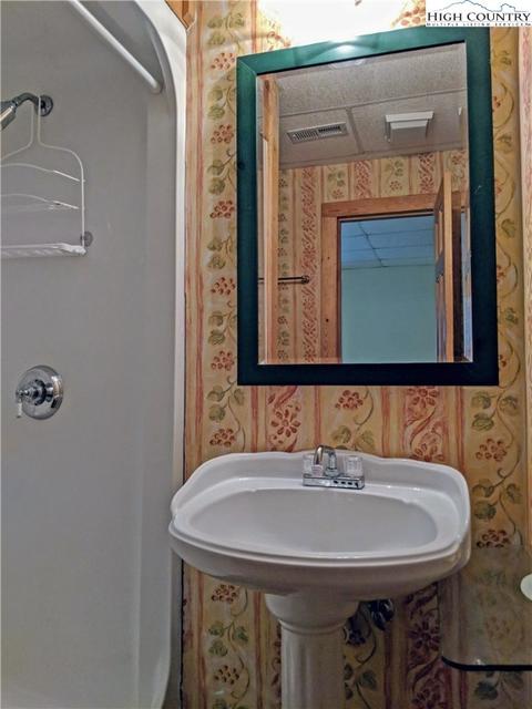 375 Deer Run Rd, Deep Gap, NC 28618 photo 32