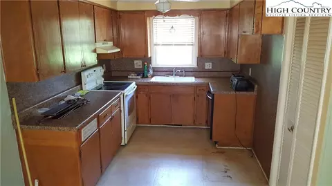 801 SE 15th Ave Cir, Hickory, NC 28602 photo 2