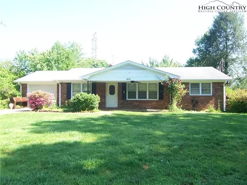 801 SE 15th Ave Cir, Hickory, NC 28602 photo 1