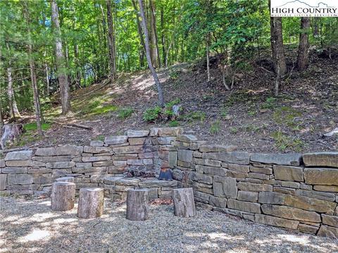 137 Sweetleaf Ln, Deep Gap, NC 28618 photo 4