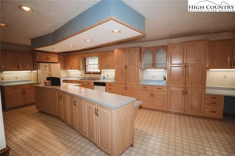 252 Pineview Dr, Boone, NC 28607 photo 5