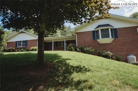 252 Pineview Dr, Boone, NC 28607 photo 2
