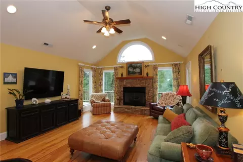 239 Willow Trl, Boone, NC 28607 photo 4