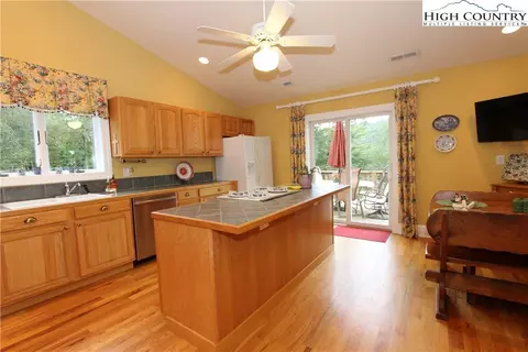 239 Willow Trl, Boone, NC 28607 photo 6