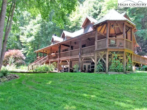 982 Jakes Mountain Rd, Deep Gap, NC 28618 photo 3