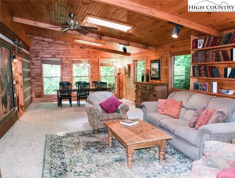 982 Jakes Mountain Rd, Deep Gap, NC 28618 photo 11