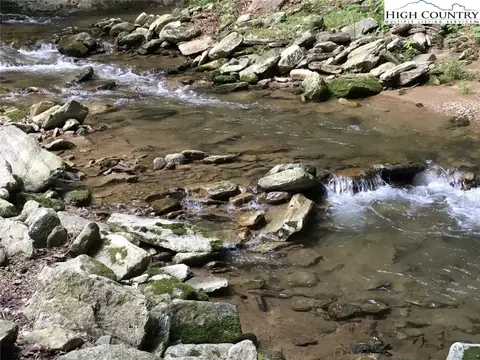 982 Jakes Mountain Rd, Deep Gap, NC 28618 photo 4