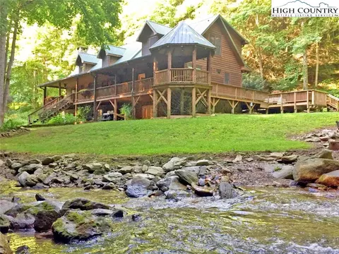 982 Jakes Mountain Rd, Deep Gap, NC 28618 photo 2