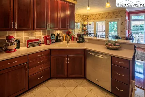 174 Hillside Ln, Jefferson, NC 28640 photo 13