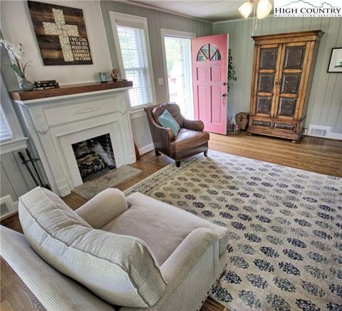 132 G St, Lansing, NC 28643 photo 9