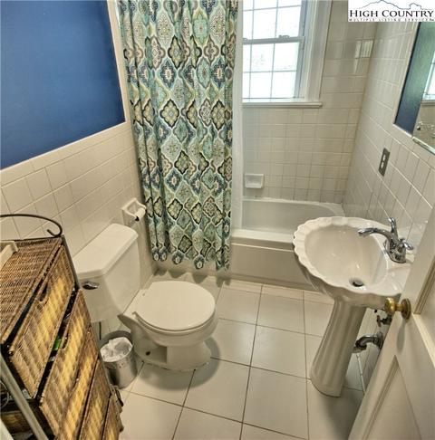 132 G St, Lansing, NC 28643 photo 18