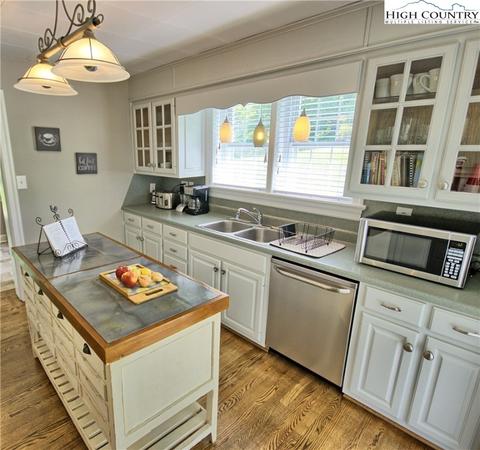 132 G St, Lansing, NC 28643 photo 4