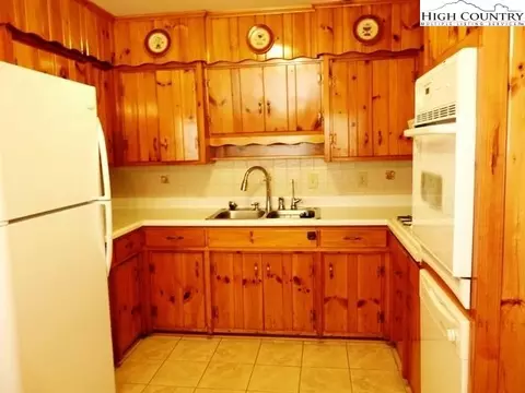 101 Stone Dr, Jefferson, NC 28640 photo 6