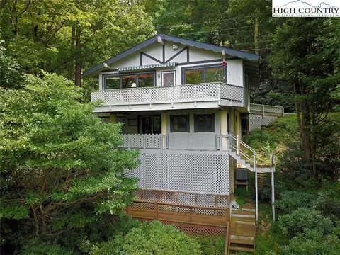 372 Thorn Tree Dr, Boone, NC 28607 photo 2