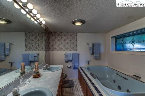 188 Spruce, Boone, NC 28607 photo 5