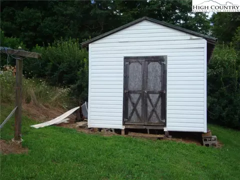 1133 Deep Ford Rd, Lansing, NC 28643 photo 3