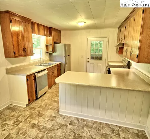 143 Tolbert Ln, West Jefferson, NC 28694 photo 2
