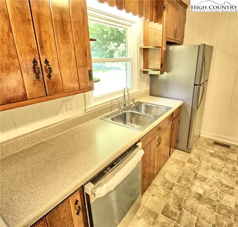 143 Tolbert Ln, West Jefferson, NC 28694 photo 4