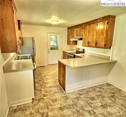 143 Tolbert Ln, West Jefferson, NC 28694 photo 3