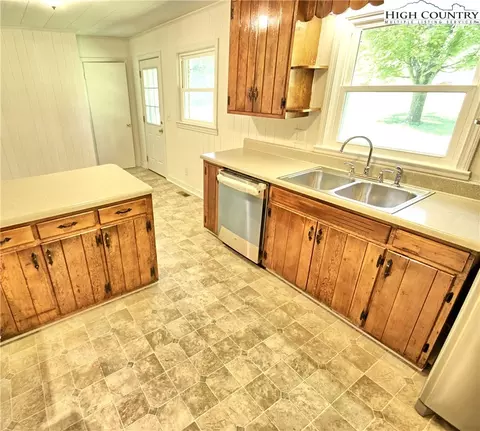 143 Tolbert Ln, West Jefferson, NC 28694 photo 6