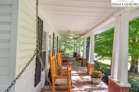 409 Glenn King Rd, Lansing, NC 28643 photo 4