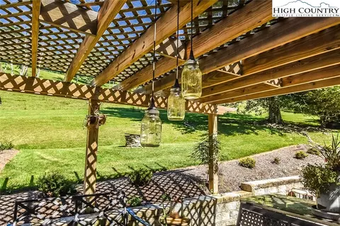 409 Glenn King Rd, Lansing, NC 28643 photo 32