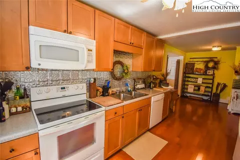 409 Glenn King Rd, Lansing, NC 28643 photo 12