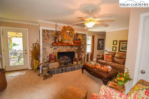 409 Glenn King Rd, Lansing, NC 28643 photo 9