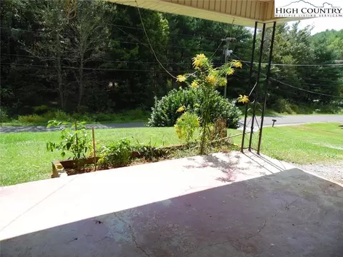 113 Miles St, Independence, VA 24348 photo 2