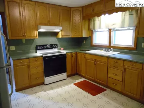 113 Miles St, Independence, VA 24348 photo 10
