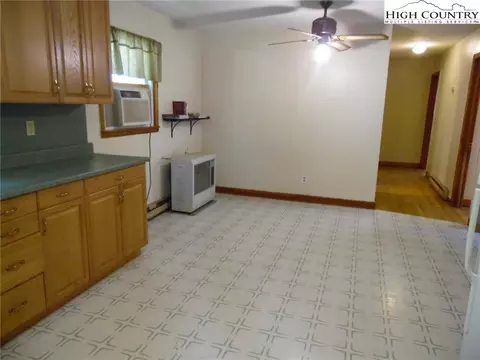 113 Miles St, Independence, VA 24348 photo 9