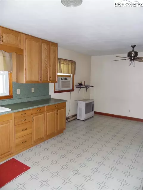 113 Miles St, Independence, VA 24348 photo 15