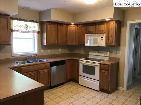 1164 Deep Ford Rds, Lansing, NC 28643 photo 9