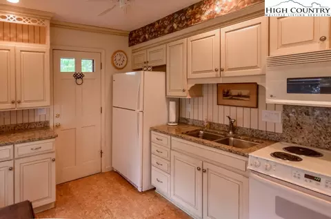 643 Forest Hill Dr, Boone, NC 28607 photo 3