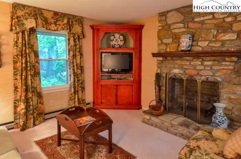643 Forest Hill Dr, Boone, NC 28607 photo 8