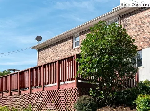 124 Westview Dr, Sparta, NC 28675 photo 4